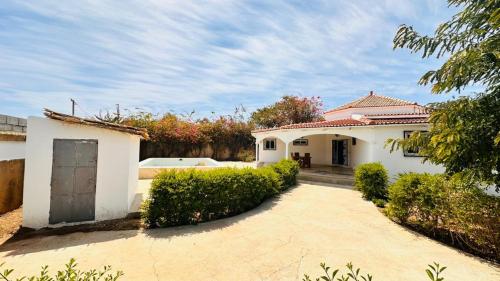 A szálláshely kívülről, Keur Tisserin in Sintian