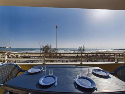 Appartement 3 pièces en bord de mer avec terrasse et parking, 6 personnes
