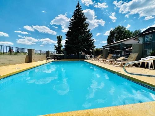 Days Inn & Suites by Wyndham Flagstaff Near University in 中心附近