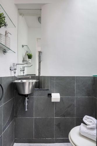 BnBNova - 1BR - Soho & Fitzrovia - Goodge Place - image 13