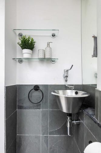 BnBNova - 1BR - Soho & Fitzrovia - Goodge Place - image 11