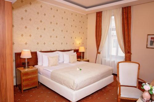 FLEUR DE LIS HOTEL - image 14
