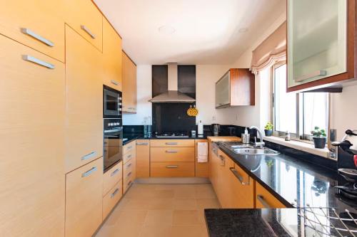 My Home in Sesimbra - Your Home Near the Beach with the Best Castle View! in 哥多維亞
