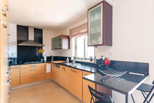 My Home in Sesimbra - Your Home Near the Beach with the Best Castle View! in 哥多維亞