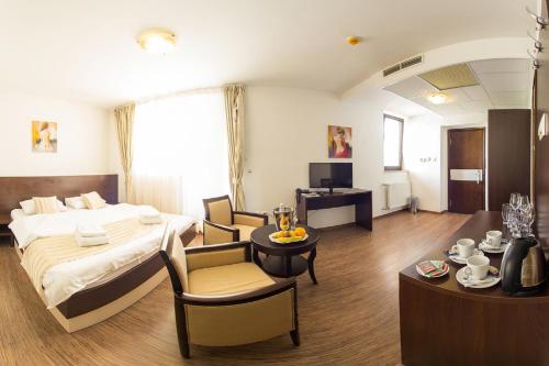 2 bedrooms, 2 beds