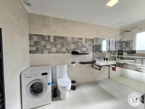 Maison avec piscine et clim - 4 pers. - FR-1-616-553 in Saint-Laurent-des-Hommes