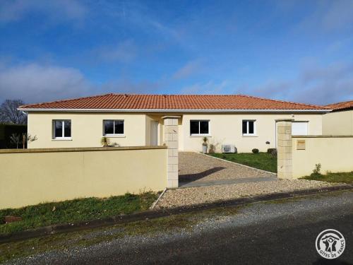 Maison avec piscine et clim - 4 pers. - FR-1-616-553 in Saint-Laurent-des-Hommes
