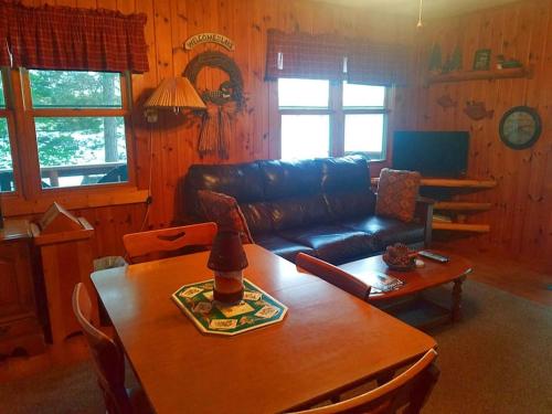 Knotty Pine Norway Lake Minocqua in Minocqua, USA