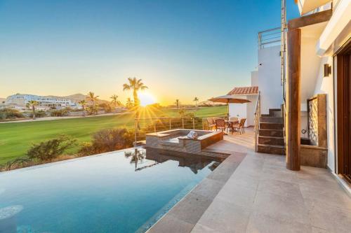 Three Bedroom Golf Pool Jacuzzi and Billiards