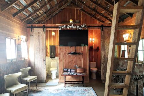 Pecan Shelling House - 35 Mins to Univ of Alabama in Eutaw (AL)