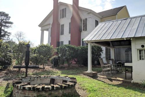 Pecan Shelling House - 35 Mins to Univ of Alabama in Eutaw (AL)