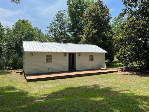 1 of 3 Guest Quarters 35 Min to U of Alabama in Eutaw (AL)