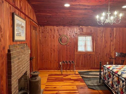 1 of 3 Guest Quarters 35 Min to U of Alabama in Eutaw (AL)