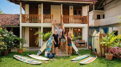 숙소 외관, Wimal Wood Stock Surf House in 웰리가마