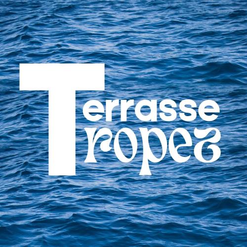 Terrasse Tropez Tiny House with pool & sea view gîte à louer L'Avelan