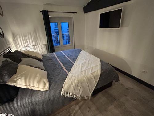 Le 23 - bel appartement de caractère au centre historique - image 3