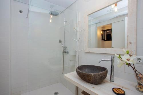 Stunning duplex with two terraces in Cala Blanca - image 5