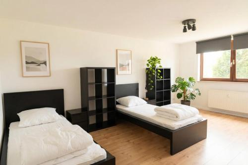 L21-Apartment Geilenkirchen OT Teveren, 3 Zimmer, 6 Betten, Standardisierte Ausstattung, ideal für Reisende, Pendler, Familien in Geilenkirchen, Deutschland