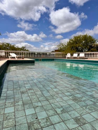 Peldbaseins, Complejo Loma Hermosa in La Granja