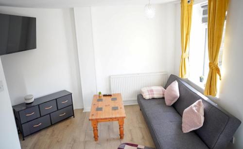 The Crescent Townhouse Ensuite Sleeps 3 – khách sạn tại Llanllwchaiarn