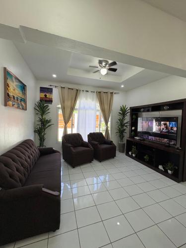 Casa Herminia – khách sạn tại Puerto Cortes