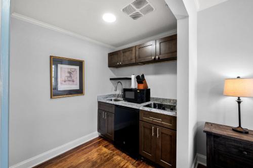 ห้องครัว, Modern Retreat in the Heart of Conway in คอนเวย์ (SC)