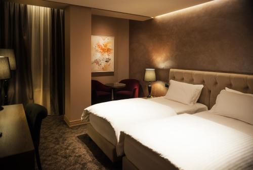 Mondial Hotel - image 14