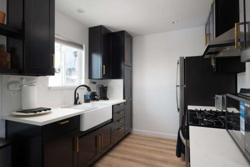 2 homes Walk to beach Central in Ocean Beach