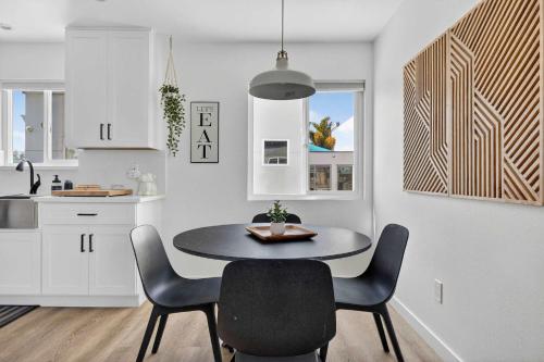 2 homes Walk to beach Central in Ocean Beach