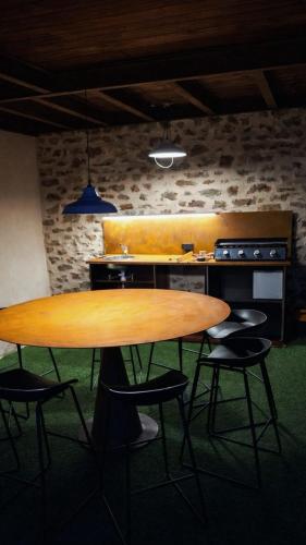 Sur Les Roches in Couches