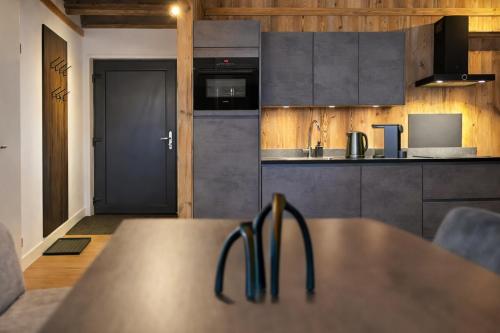 廚房, Stylish Loft Apartment with Mountain View near the Lake in 阿福瑞茲埃姆西