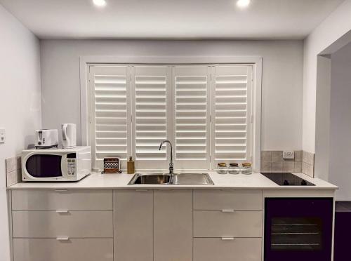 The Palms – Stylish Studio Retreat Near Yeppoon in 옙푼