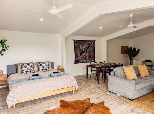 The Palms – Stylish Studio Retreat Near Yeppoon in 옙푼