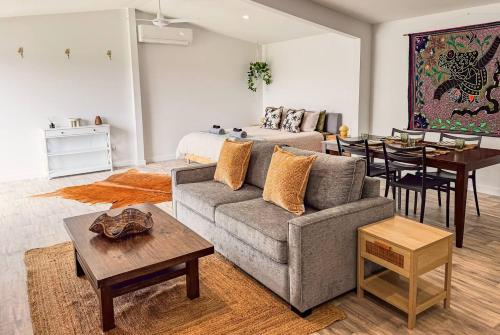 The Palms – Stylish Studio Retreat Near Yeppoon in 옙푼