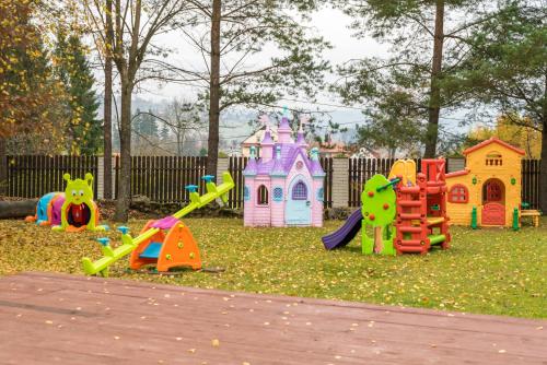 Playground, Dworek Szwajcaria in Zwardon