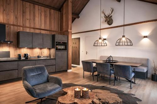 廚房, Stylish Loft Apartment with Mountain View near the Lake in 阿福瑞茲埃姆西