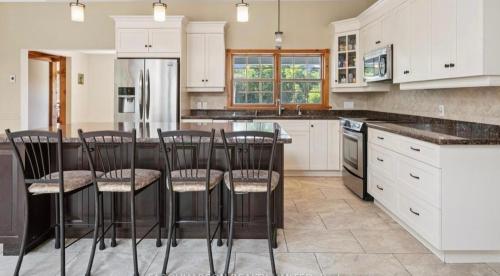 Konyha, Forest Luxury Villa 5 bedroom amazing space LICENCE PRSTR2026-0366 in Whitchurch-Stouffville (ON)