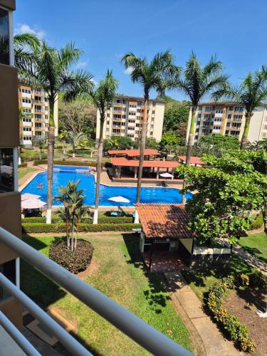 Jacó getaway, pool, beach and surf