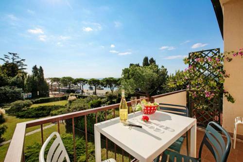  Spiaggia Azzurro -lakeside with terrace - Happy Rentals in Toscolano-Maderno
