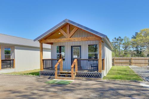 . 3 Mi to Boat Ramp! Tiny Cabin Near Sabine River