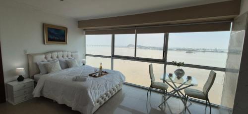 Ecusuites Riverfront Horizon Puerto Santana 1206