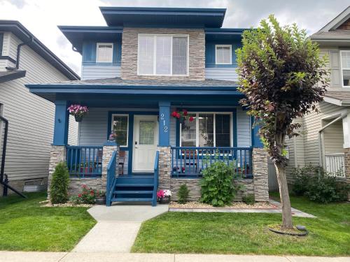 Blue Kuti B&B – khách sạn tại Southeast Edmonton