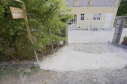 Clitfon House -Falmouth, Antigua in 弗里曼斯村