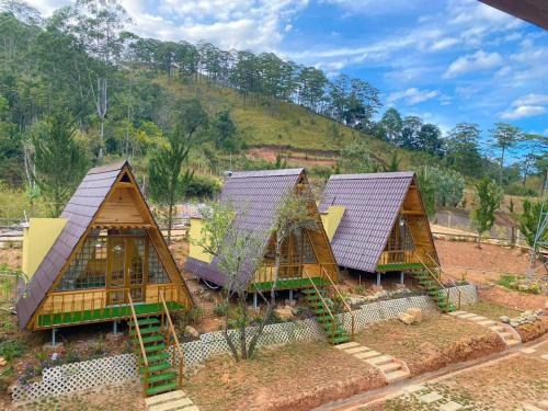 Đồi Lát Homestay (Đoi Lat Homestay) in Lam Ha District