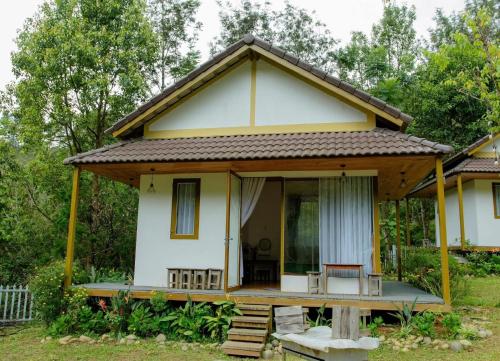 Đồi Lát Homestay (Đoi Lat Homestay) in Lam Ha District