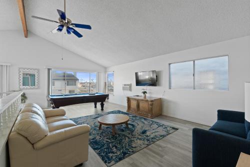 Ocean View / Pool Table / Surfboards / Beach Bikes in Oxnard, USA