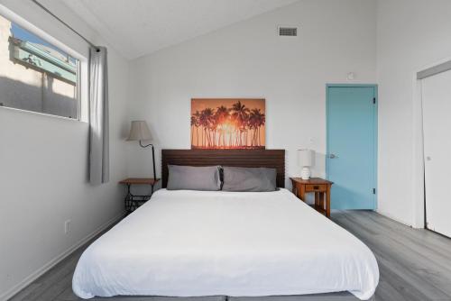 Ocean View / Pool Table / Surfboards / Beach Bikes in Oxnard, USA