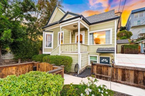 Sea View, Sauna, Hot Tub, Beach Bikes, Stream – khách sạn tại Ventura Downtown