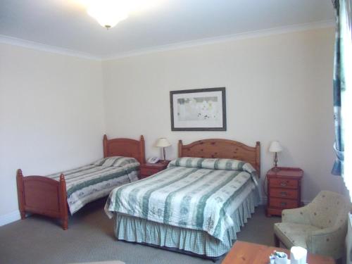 2 twin beds
