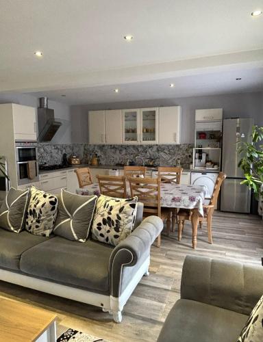 Village retreat in Bors
